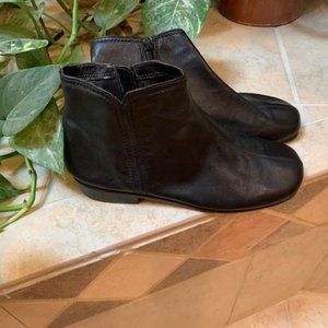 Aerosole Leather ankle boots - Size 8